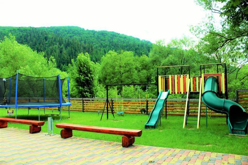 Вишиванка Dilyatyn Exteriér fotografie